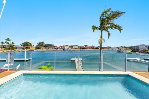 Sandy Shores | Absolute Waterfront & Swimming pool