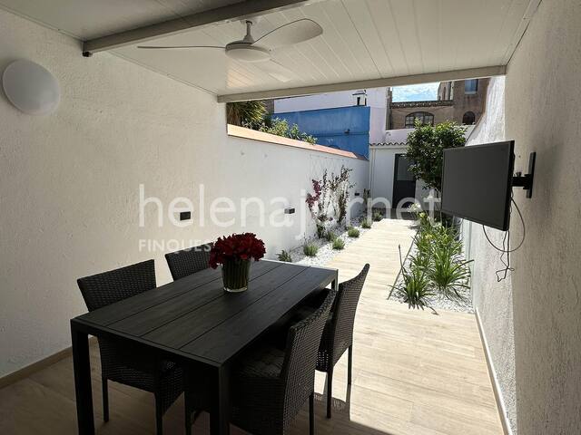 Renovated house with patio just a few minutes from