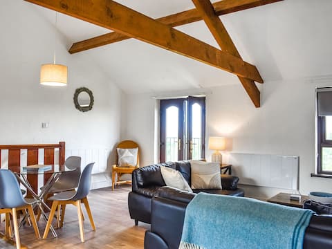 Dizzard Cottage