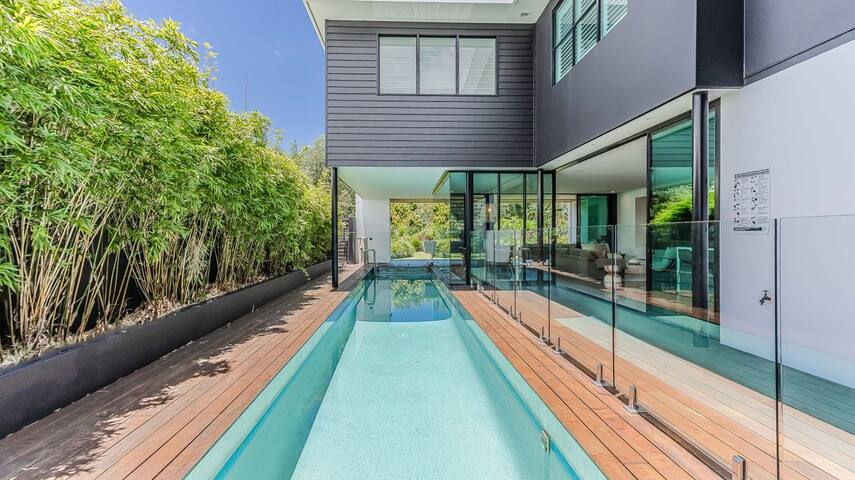 Oceans Echo- Opulent Beachfront home gallery image 2