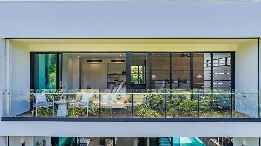 Oceans Echo- Opulent Beachfront home gallery image 3