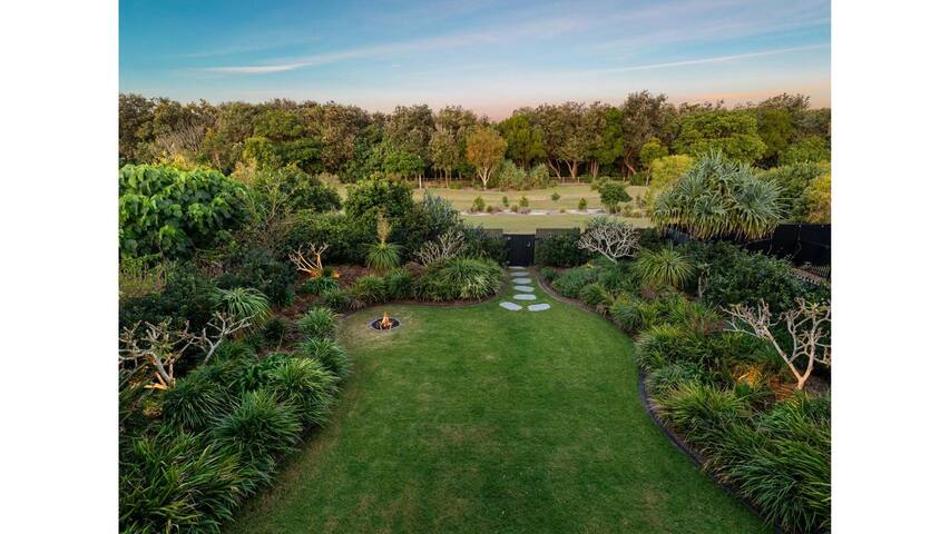 Oceans Echo- Opulent Beachfront home gallery image 4