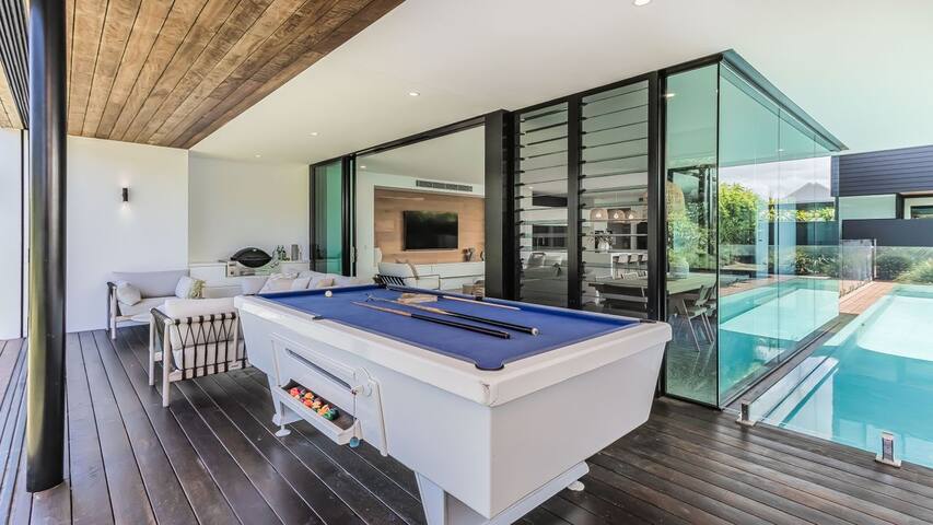 Oceans Echo- Opulent Beachfront home gallery image 5