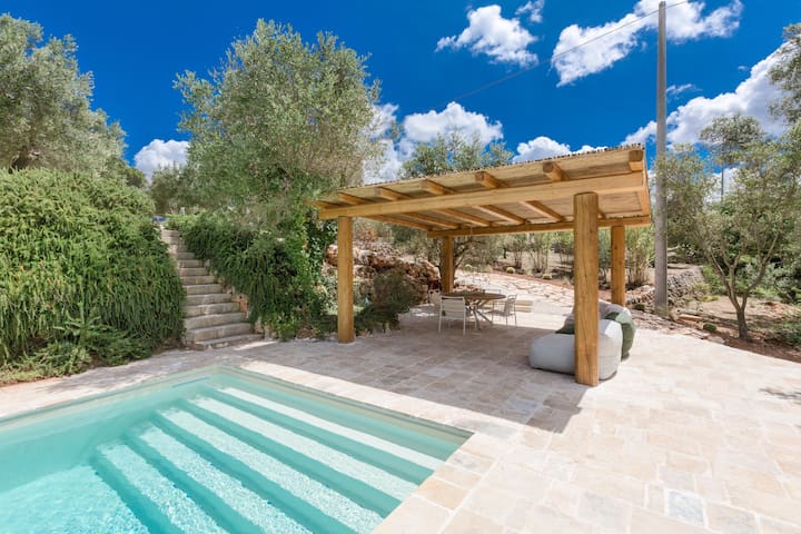 Trullo Lui di Borgo Paoli by BarbarHouse