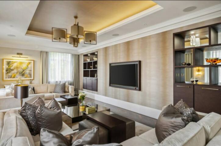 Luxury 5 Bed Apartment at Hyde Park gallery image 3