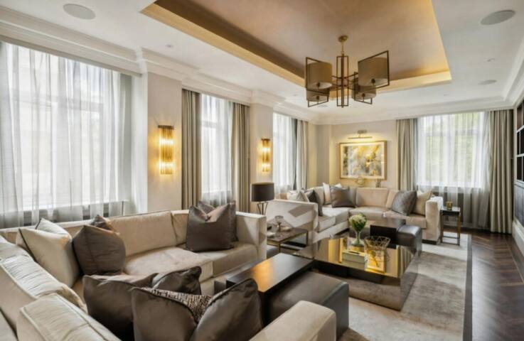 Luxury 5 Bed Apartment at Hyde Park gallery image 2