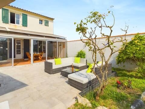 180m from the seaside, house for 11