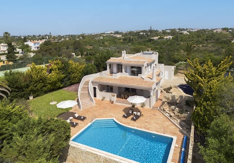 Successful Airbnb property: Stylish Villa with Private Pool in União Das Freguesias De Lagoa E Carvoeiro