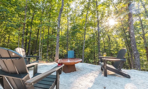 10min to SDC•15min to TRL•Fire Pit•New Build