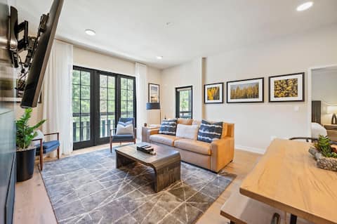 Relaxing Condo| Gas Fireplace and Queen BunkBeds
