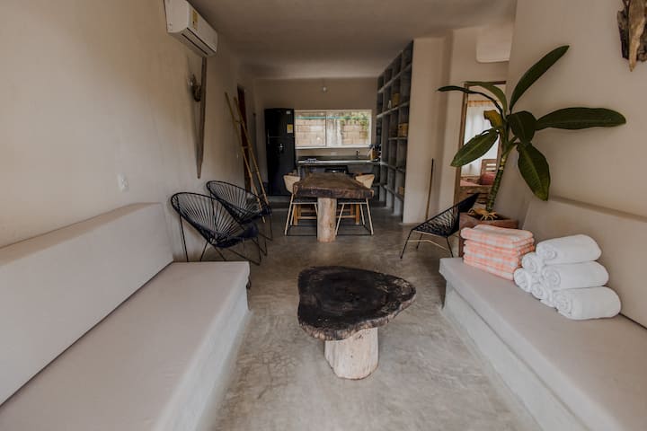 Dnevni boravak/ kauč na razvlačenje