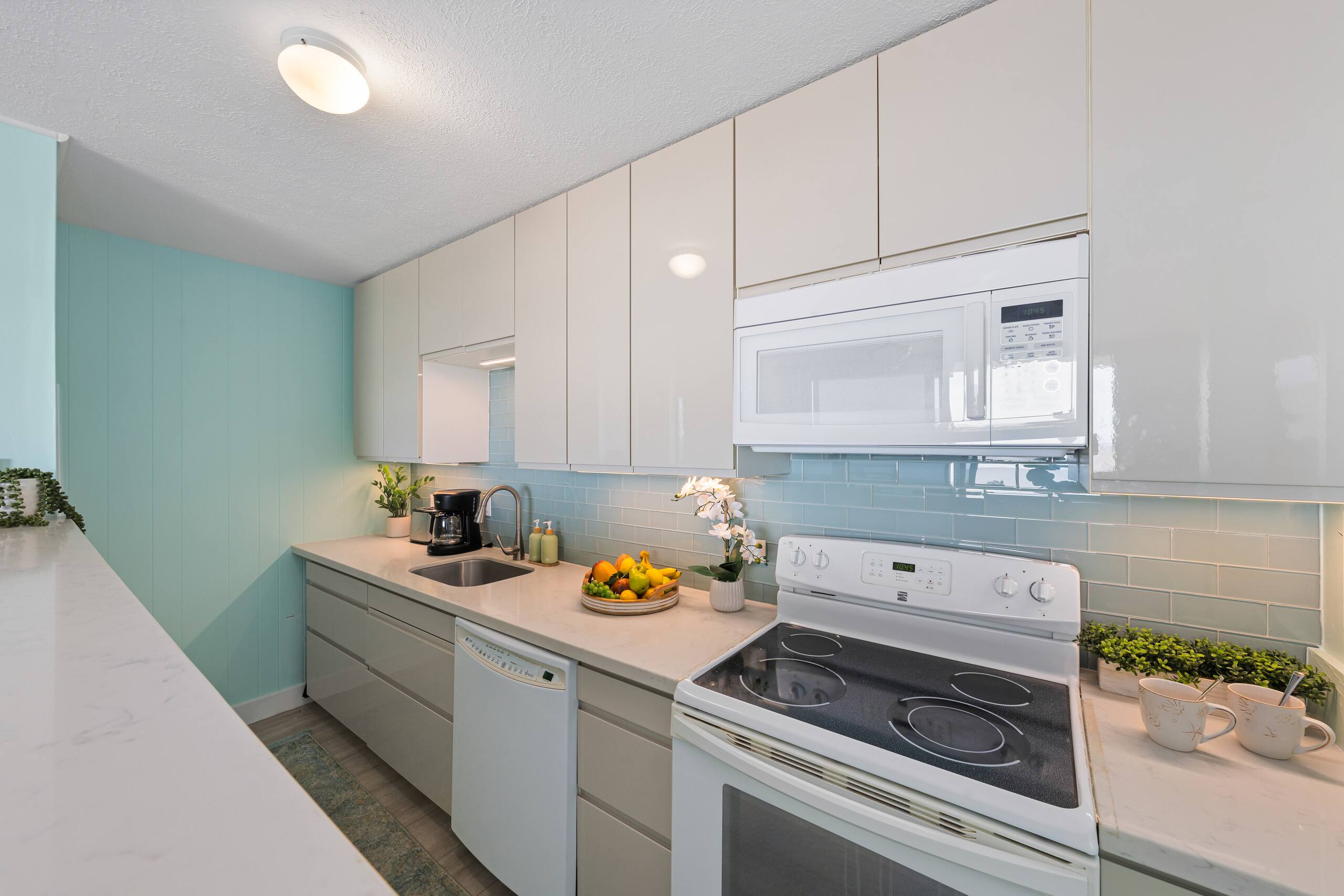 Condo in Kihei · ★4.93 · 1 bedroom · 2 beds · 1 bath - Image 7