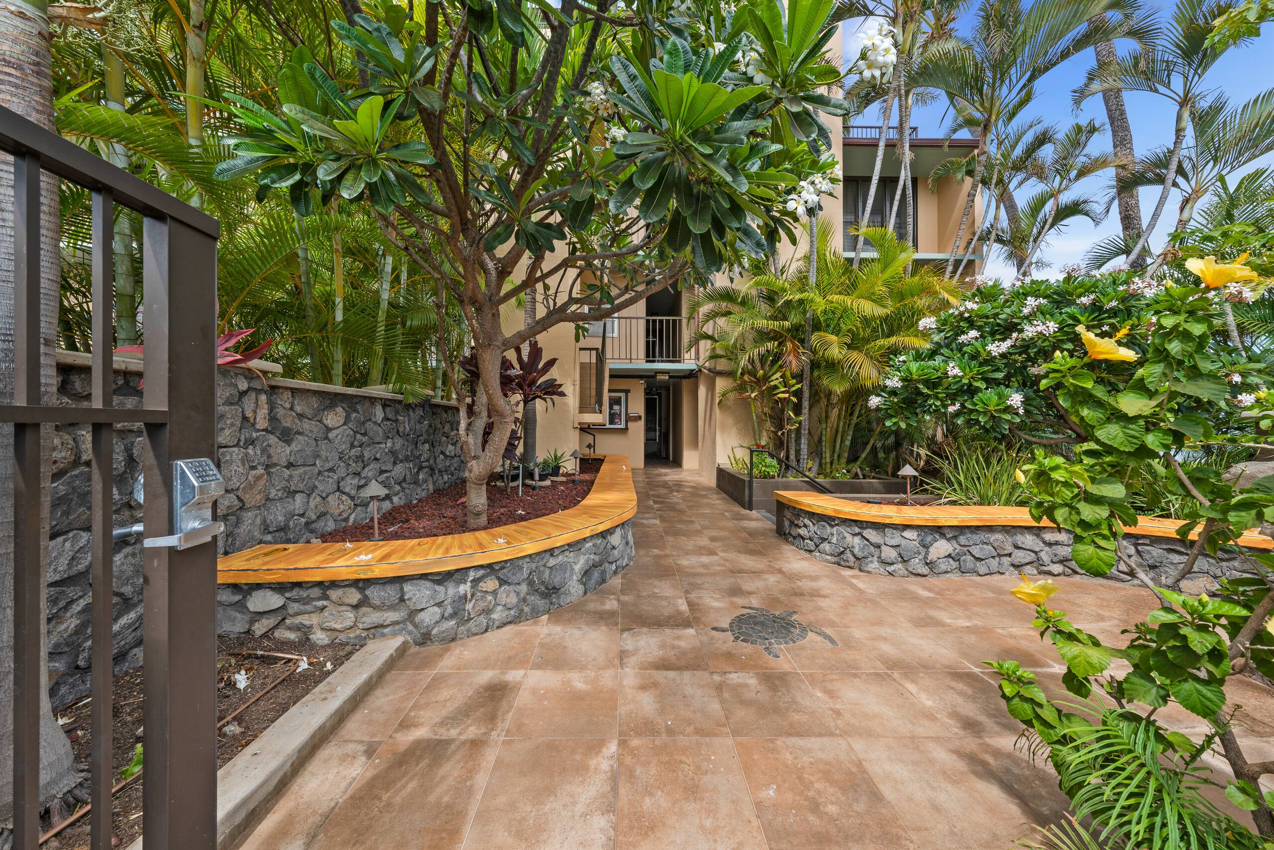 Condo in Kihei · ★4.93 · 1 bedroom · 2 beds · 1 bath - Image 29