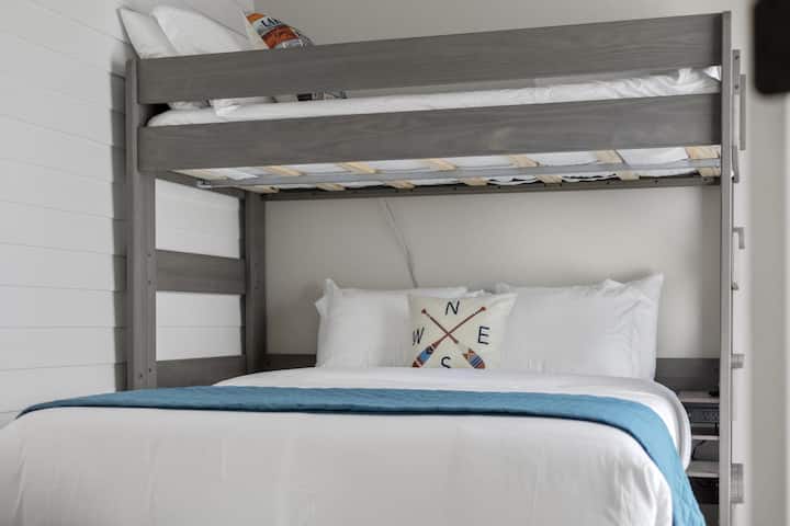 מיטת קווין סייז עם מיטת לופט זוגית