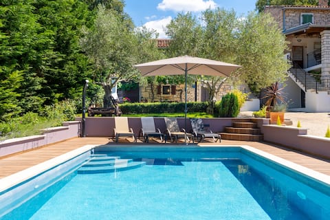Popular Airbnb listing: Casa Fragola by Briskva in Jehnići