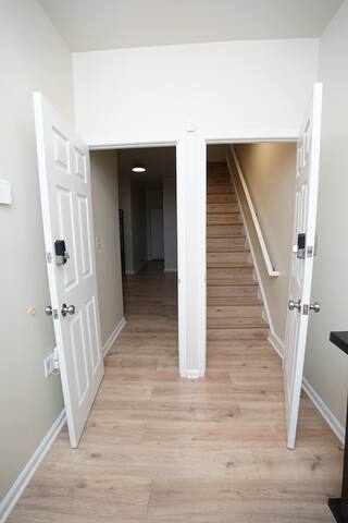 4 Bedroom Home-10 Mins to U.S. Capitol Building gallery image 2