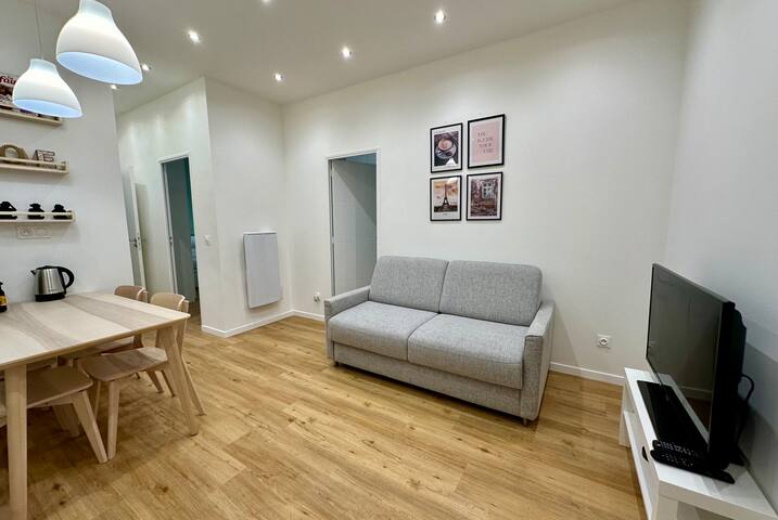 Co-Hotes Claire Et Matthieu managed Airbnb listing 3