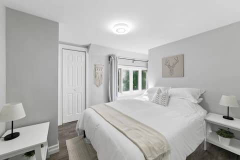 Spacious 5BR • Queen Bed • Fire Pit • Sleeps 12