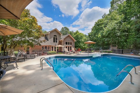 Lg Pool House w/ Hot Tub Central to RTP*Pool Close