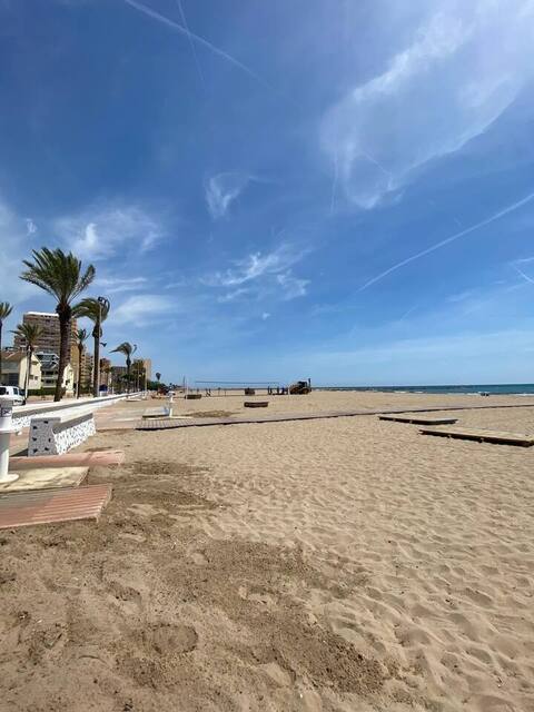 Urban loft Valencia Beach. Spring by the sea.
