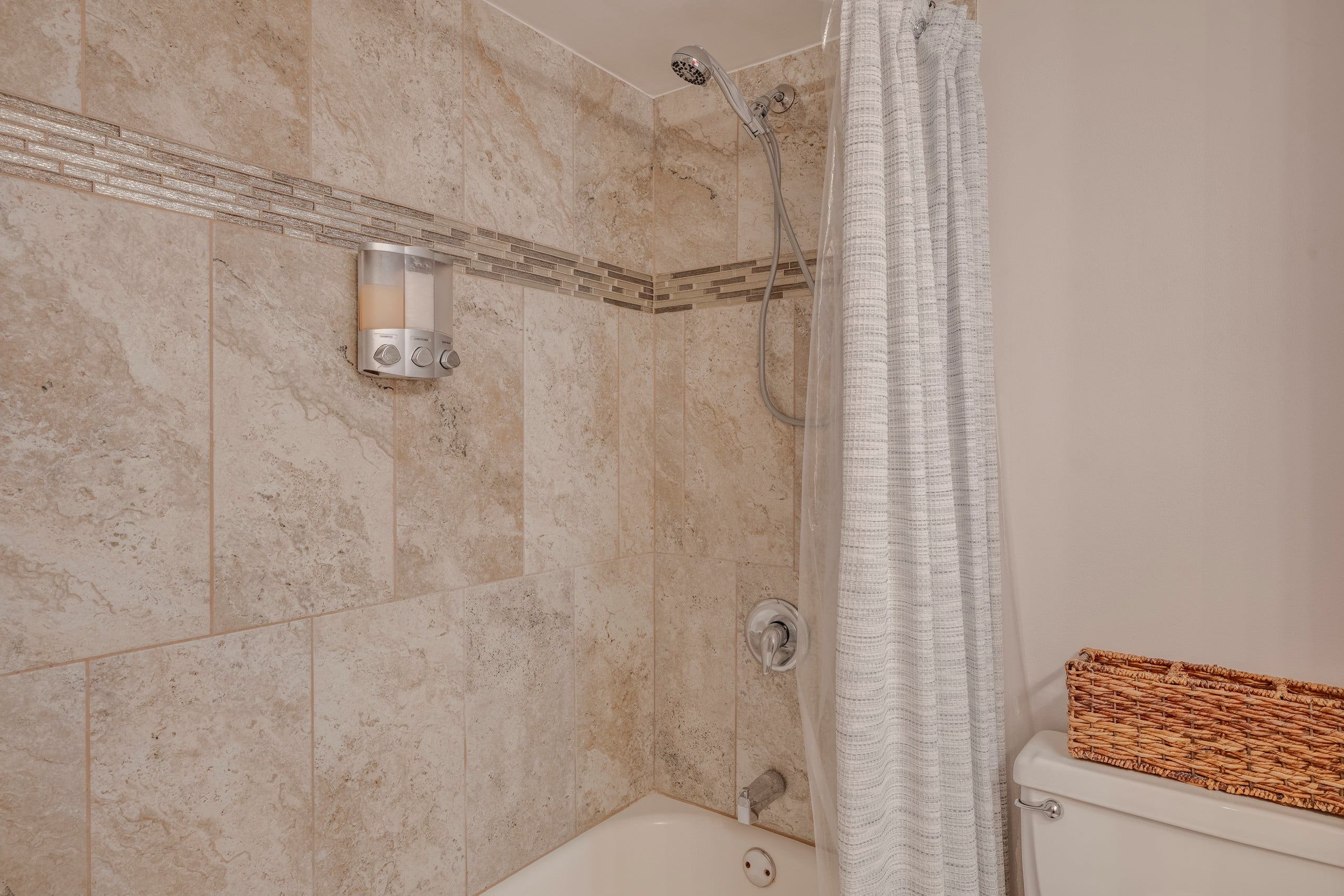 Condo in Lahaina · ★4.93 · 2 bedrooms · 4 beds · 2 shared baths - Image 19