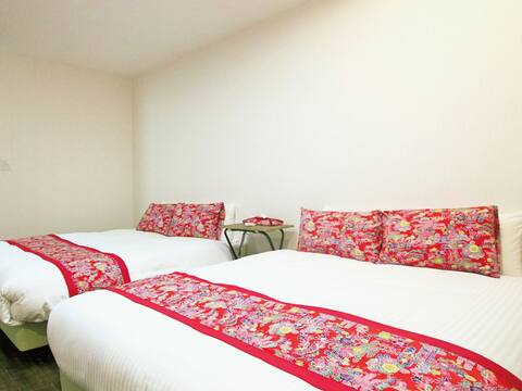 Uruma City NEW Hotel  2 double bed / desk / Wi-Fi
