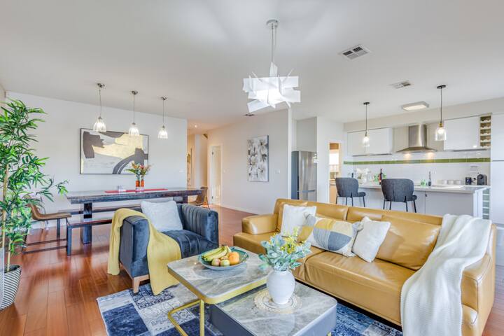 StayAU Lakefront Swan Views Villa gallery image 2