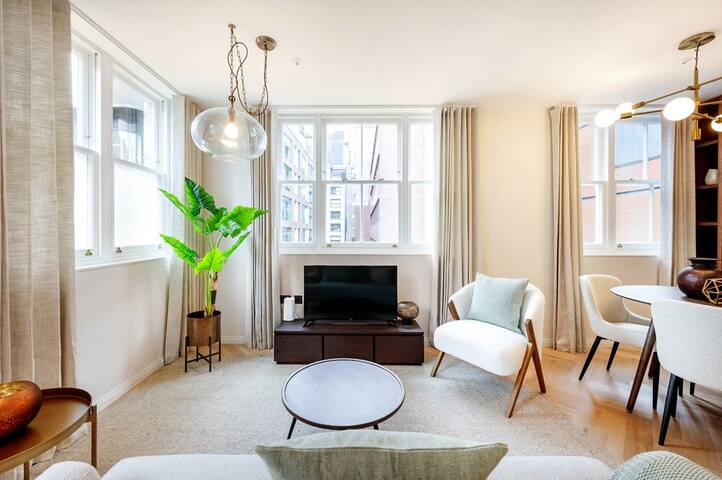 Two Bed Duplex in Covent Garden gallery image 2