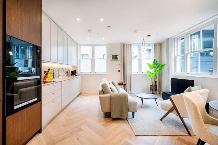 Two Bed Duplex in Covent Garden gallery image 5