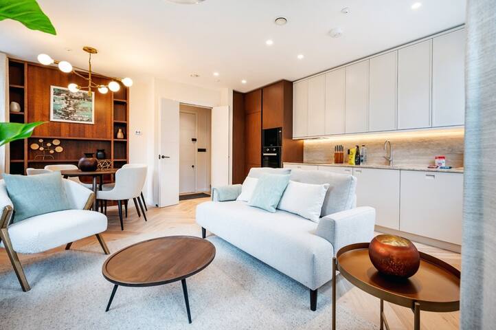 Two Bed Duplex in Covent Garden gallery image 4