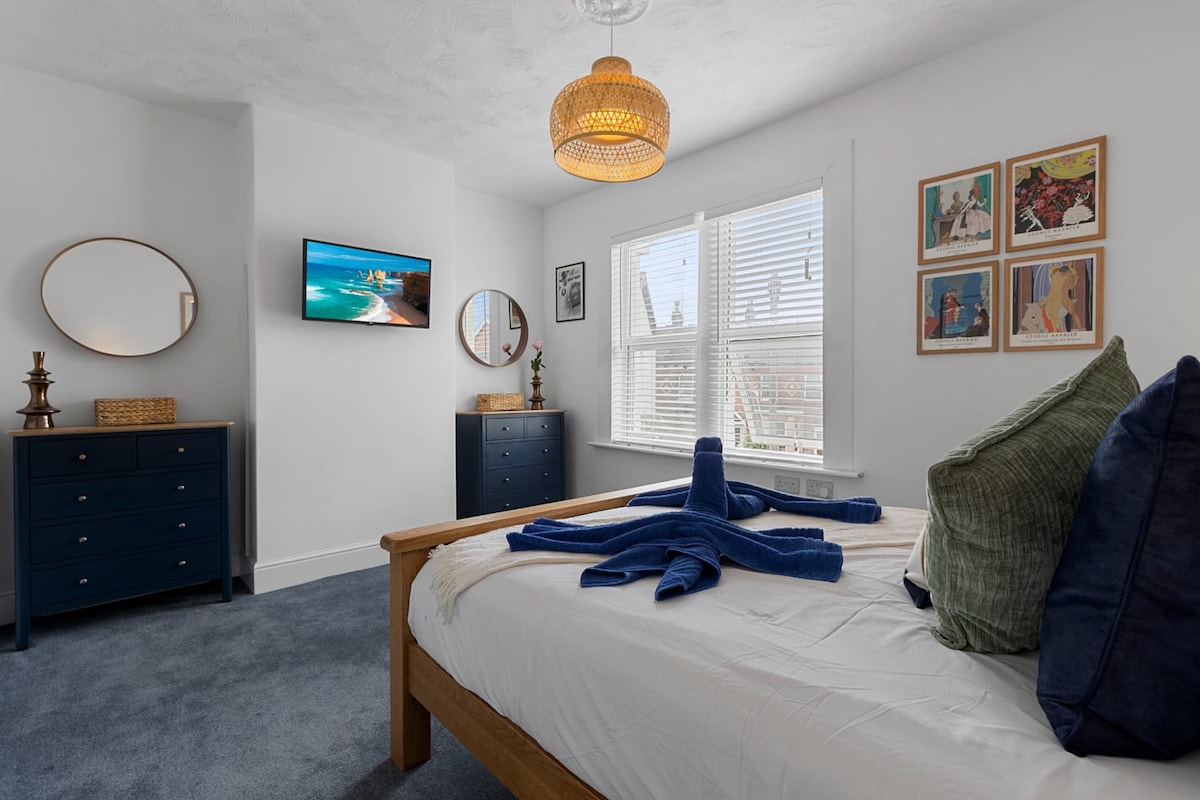 ห้องนอนใหญ่พร้อมสมาร์ททีวี