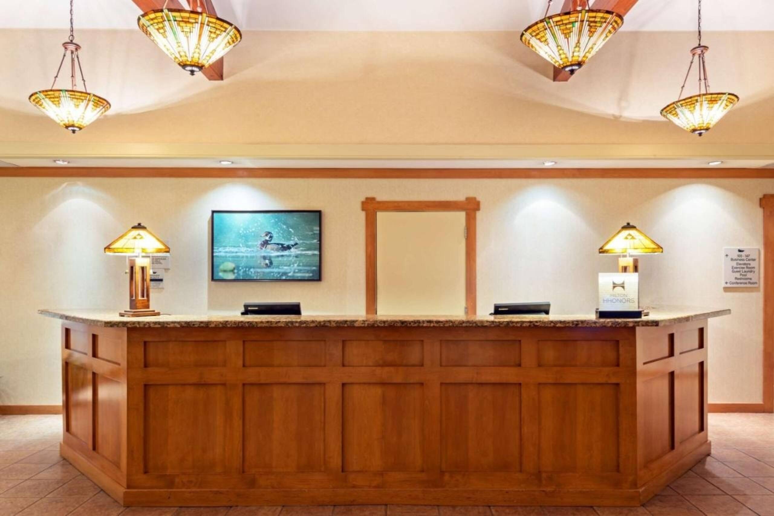 Queen Studio Suite Near Kezar Life Sciences SAN - Image 9