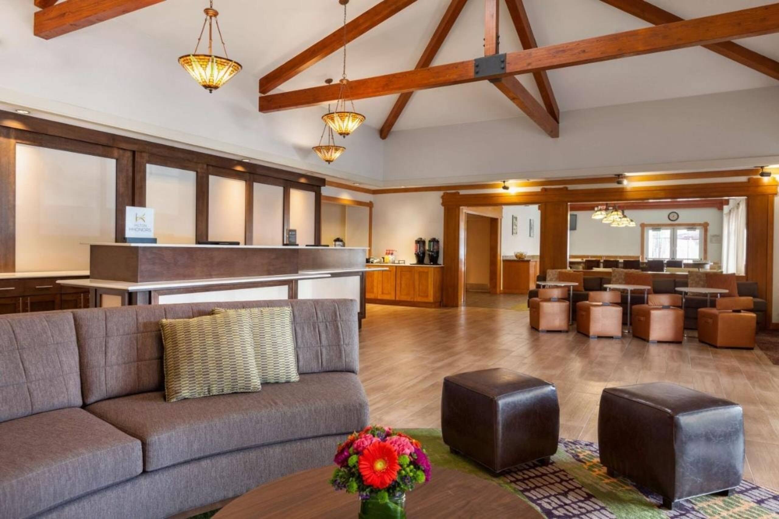 Queen Studio Suite Near Kezar Life Sciences SAN - Image 11