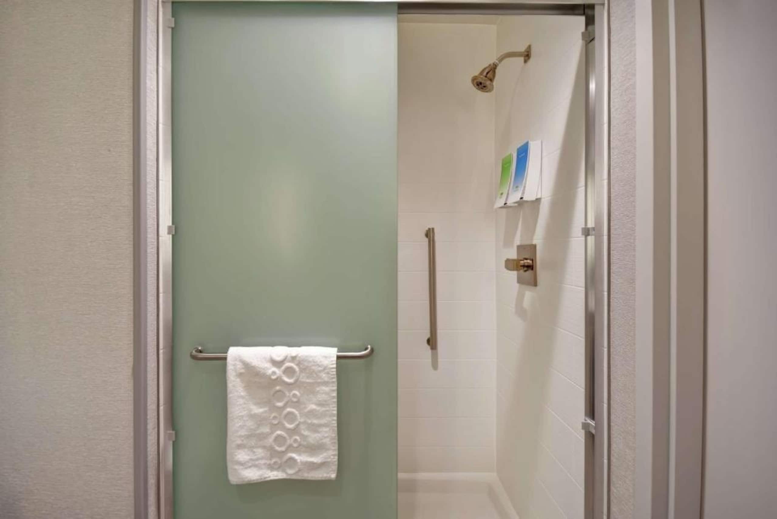 King Studio Suite Near Twist Bioscience SAN - Image 8