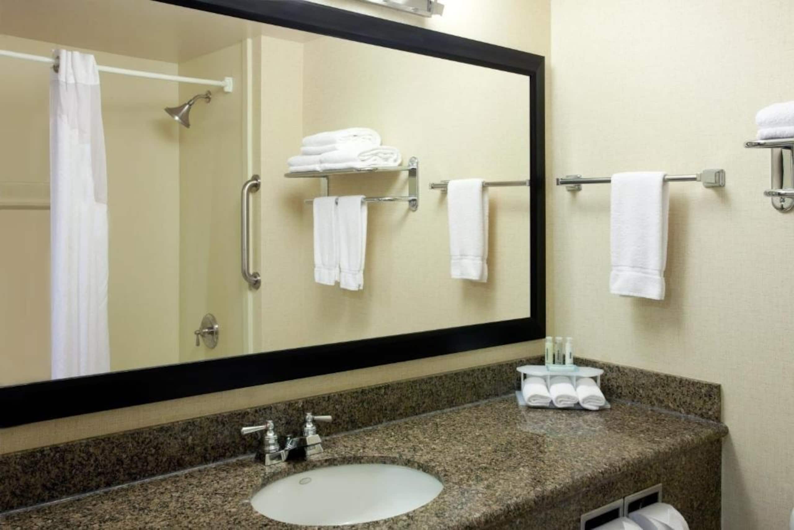 Standard Room Near McDonalds SAN - Image 2