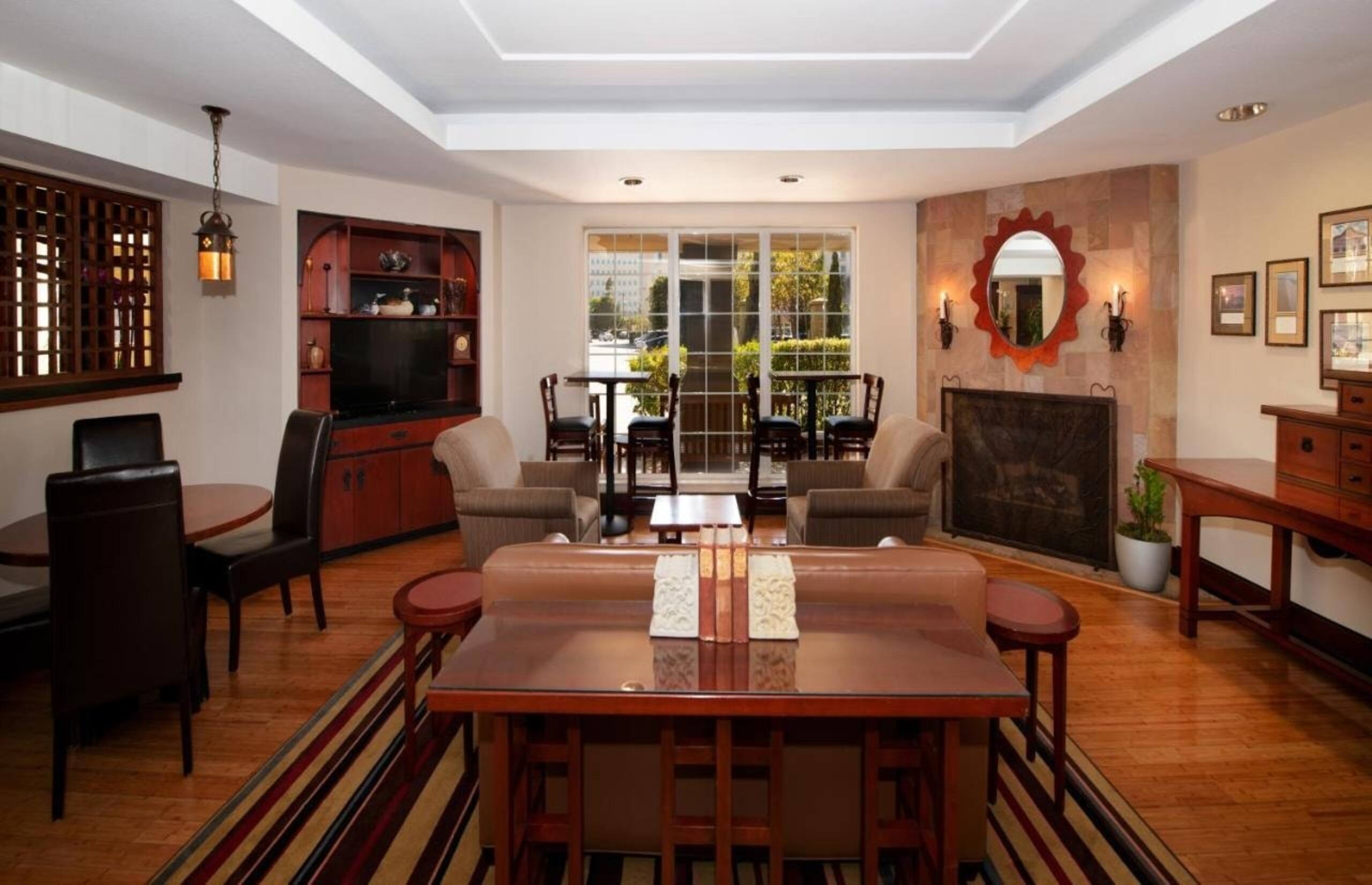 Studio Suite Near Twist Bioscience SAN - Image 9