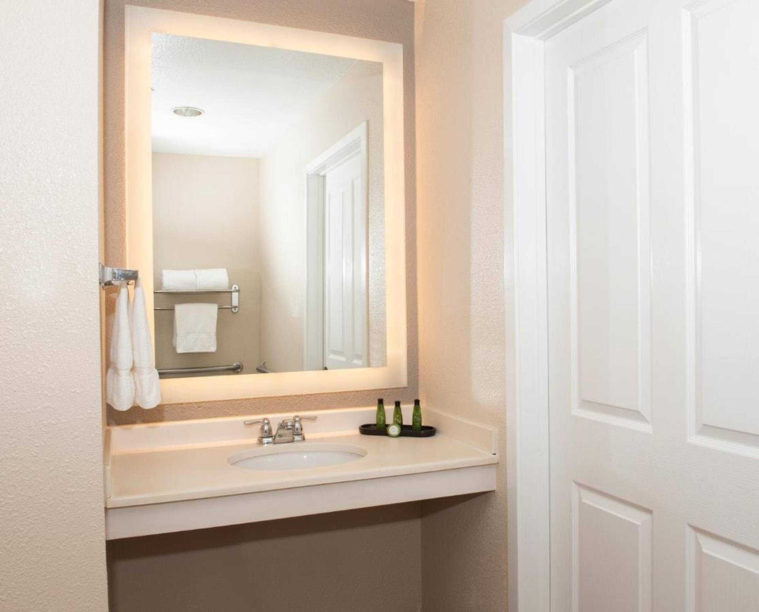 Studio Suite Near Twist Bioscience SAN - Image 8