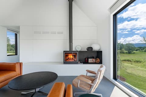 Valley View: Renovated Cottage, New Addon + Pool