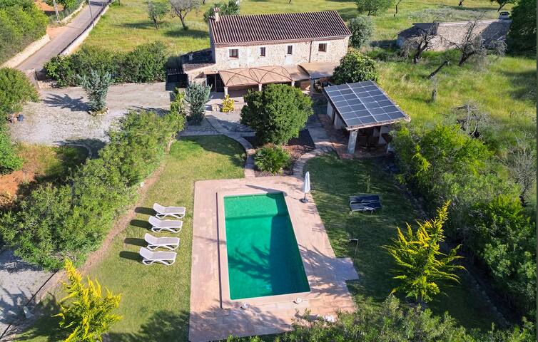 Cadernera gallery image 2