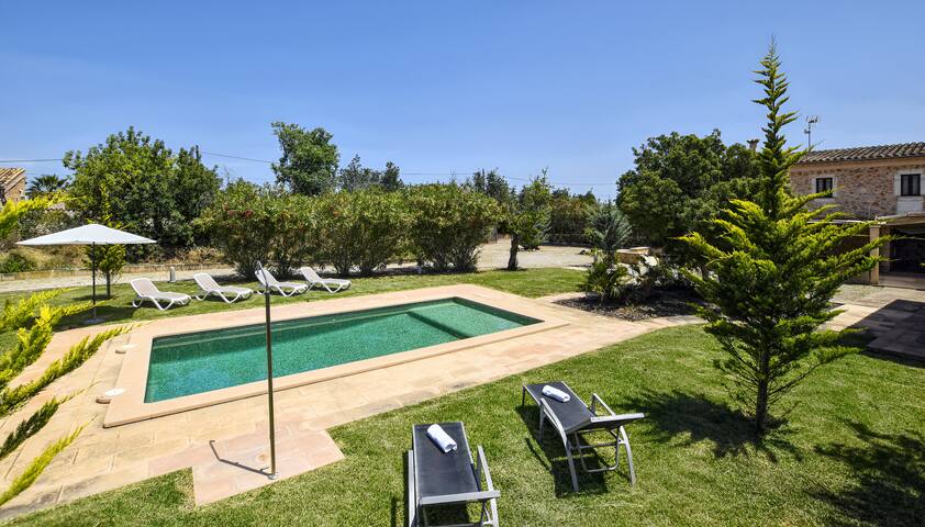 Cadernera gallery image 4