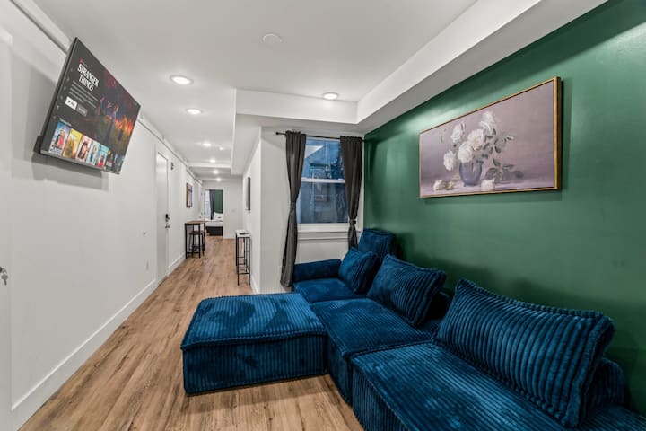 North Philly Nook ~ 2br - 2nd Flr! - Chestnut Hill, PA
