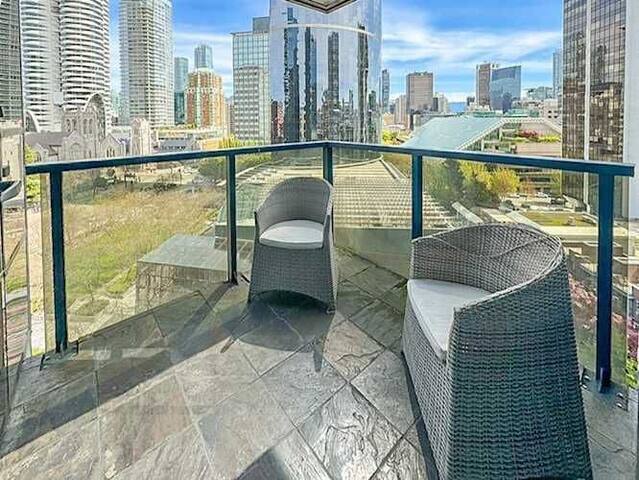 Heart of Downtown – AC/w parking gallery image 2