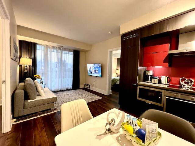 RogersCenter MTCC 2B2B Lake&CN Tower View Parking gallery image 2