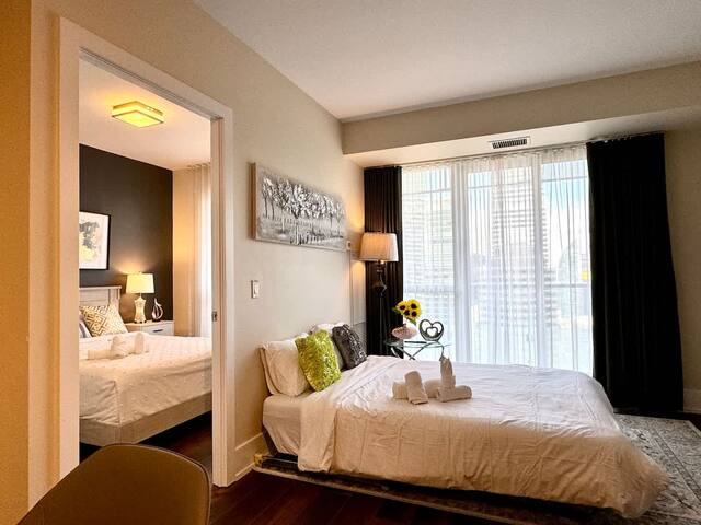 RogersCenter MTCC 2B2B Lake&CN Tower View Parking gallery image 5