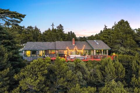 Deck w/Private Beach,HotTub,FirePit