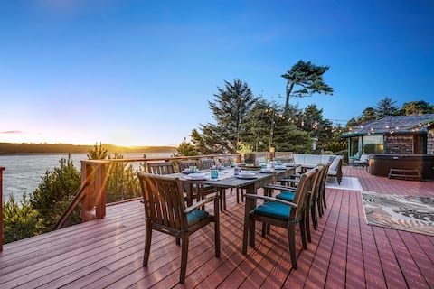 Steps to Pvt Beach on River, HotTub @pinpointstays