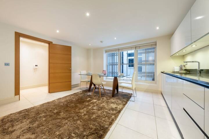 Deluxe Mayfair Town House gallery image 4