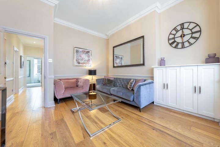 2B Apartment next to Park Lane gallery image 3