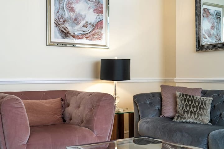 2B Apartment next to Park Lane gallery image 2