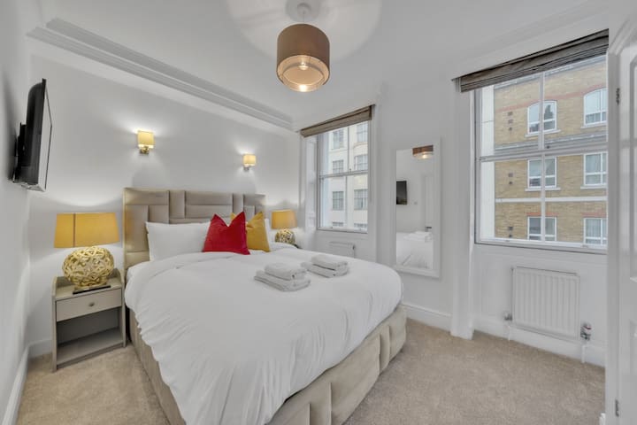 Superior Apartment next to Park Lane gallery image 4